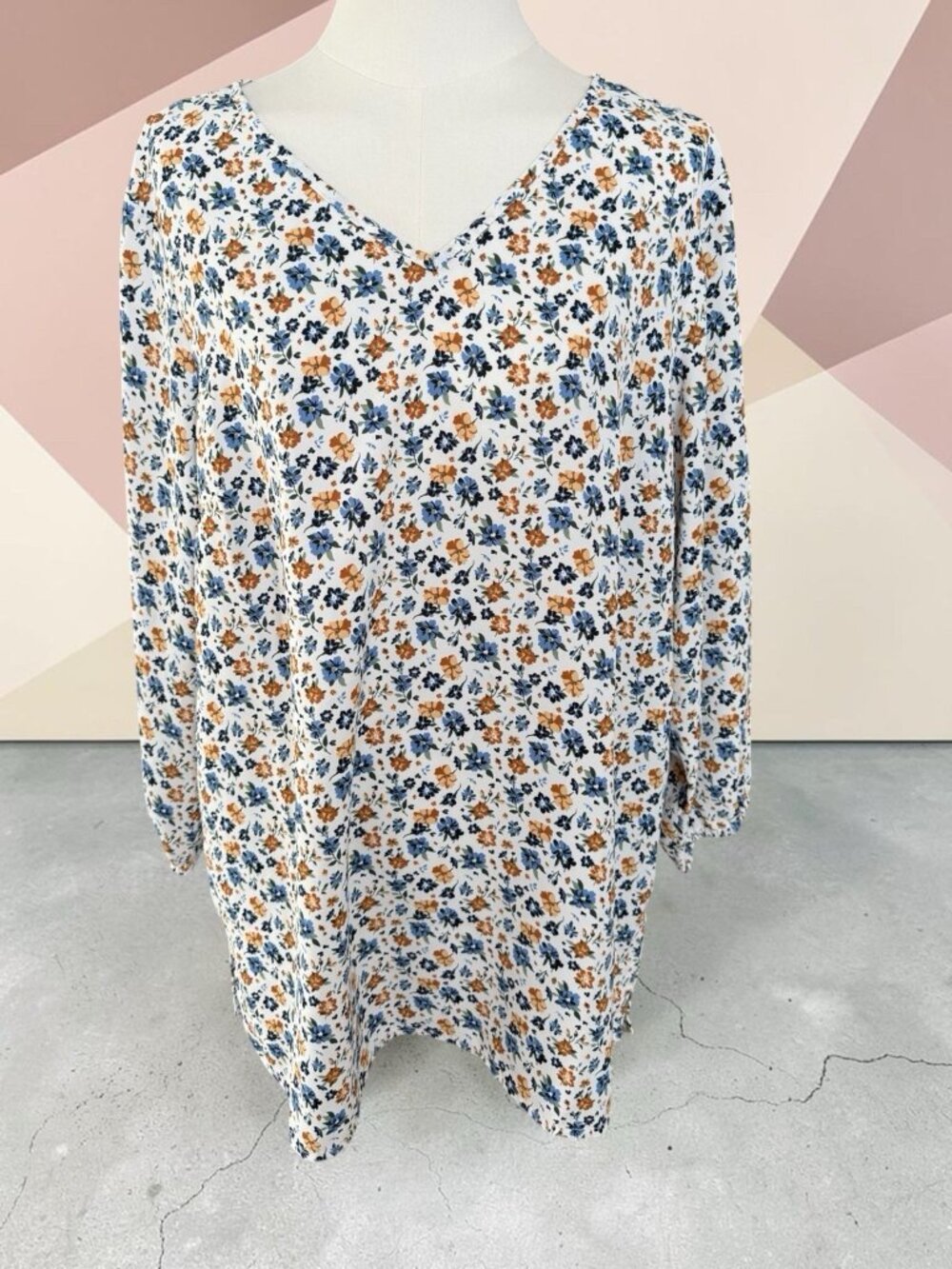 Mario Serrani Floral V-Neck 3/4 Sleeve Blouse-Size Large